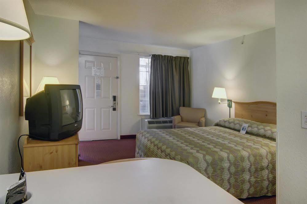 Atlanta Hotel Roswell Bagian luar foto